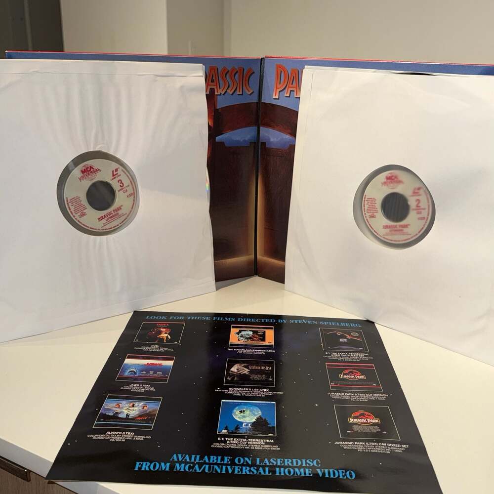 Jurassic Park Letterboxed Edition Laserdisc Box Set - Picture 6 of 6